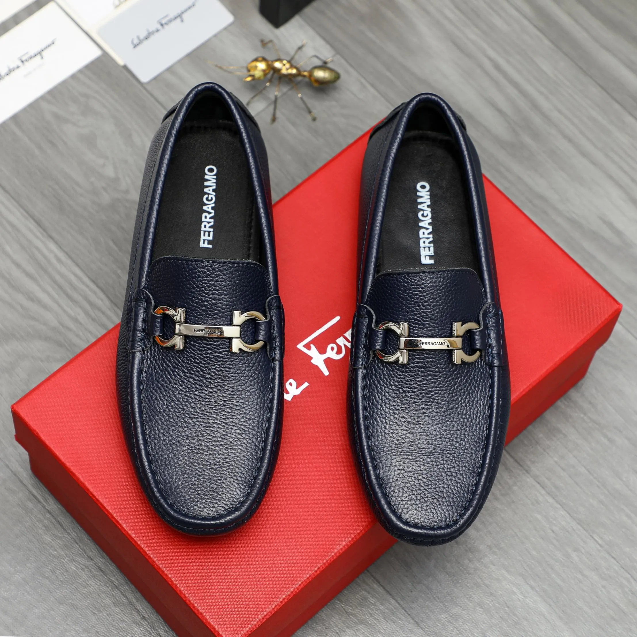Men's shoes 💰420 Product trademark: Ferragamo "Ferragamo" business casual slip-on shoes Regular size: 38-46 (45.46 is custom-made and non-returnable) Product materials: Selected pebbled cowhide upper, sheepskin lining, original rubber outsole